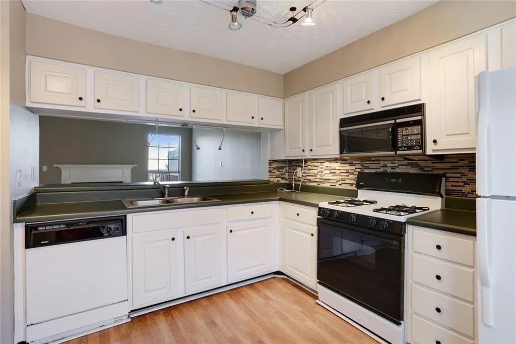 802 Wedgewood Way, Sandy Springs, Georgia 30350, 3 Bedrooms Bedrooms, ,2 BathroomsBathrooms,Residential,Sold,802 Wedgewood Way,5809566