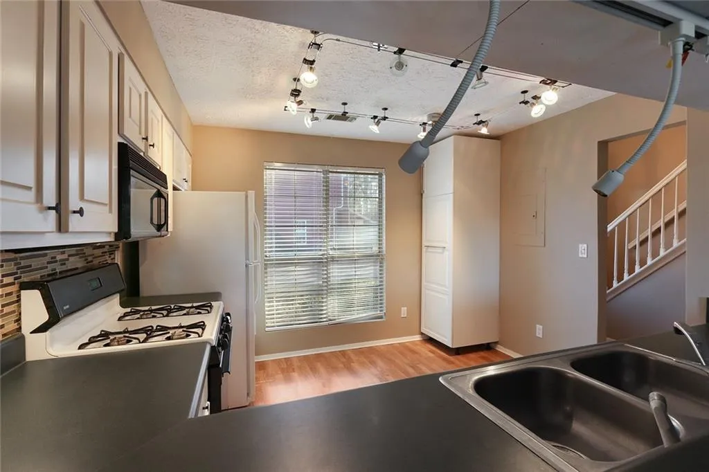 802 Wedgewood Way, Sandy Springs, Georgia 30350, 3 Bedrooms Bedrooms, ,2 BathroomsBathrooms,Residential,Sold,802 Wedgewood Way,5809566