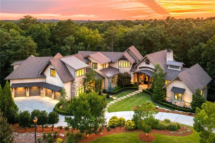 Frank Lloyd Wright-inspired architectural residence, extraordinary convenience of design, nature and uncompromising luxury.