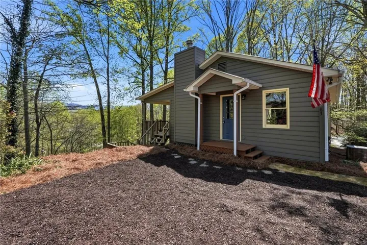This adorable Ellijay bungalow has gotten a complete refresh and is ready for your consideration. Welcome to 183 Dogwood Ct!