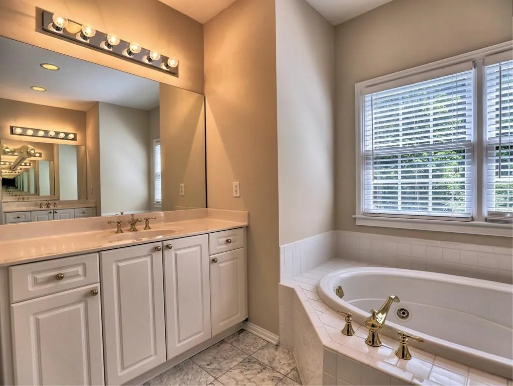 119 Brookview Circle, Atlanta, Georgia 30339, 4 Bedrooms Bedrooms, ,3 BathroomsBathrooms,Residential,Sold,119 Brookview Circle,6732196