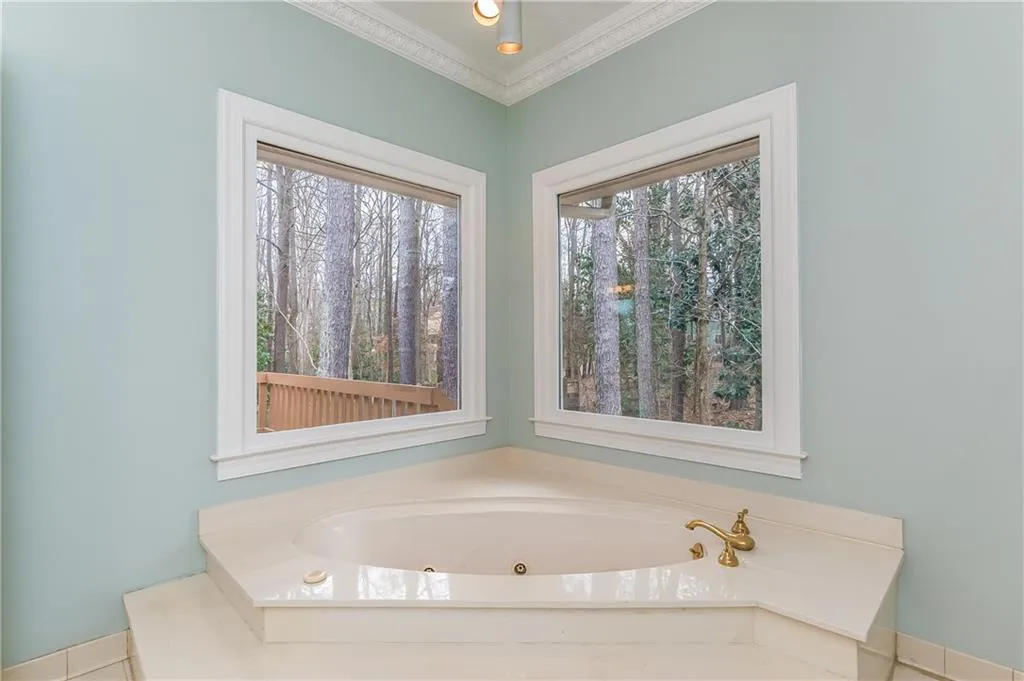 5015 Magnolia Bluff Drive, Sandy Springs, Georgia 30350, 4 Bedrooms Bedrooms, ,4 BathroomsBathrooms,Residential,Sold,5015 Magnolia Bluff Drive,5789390