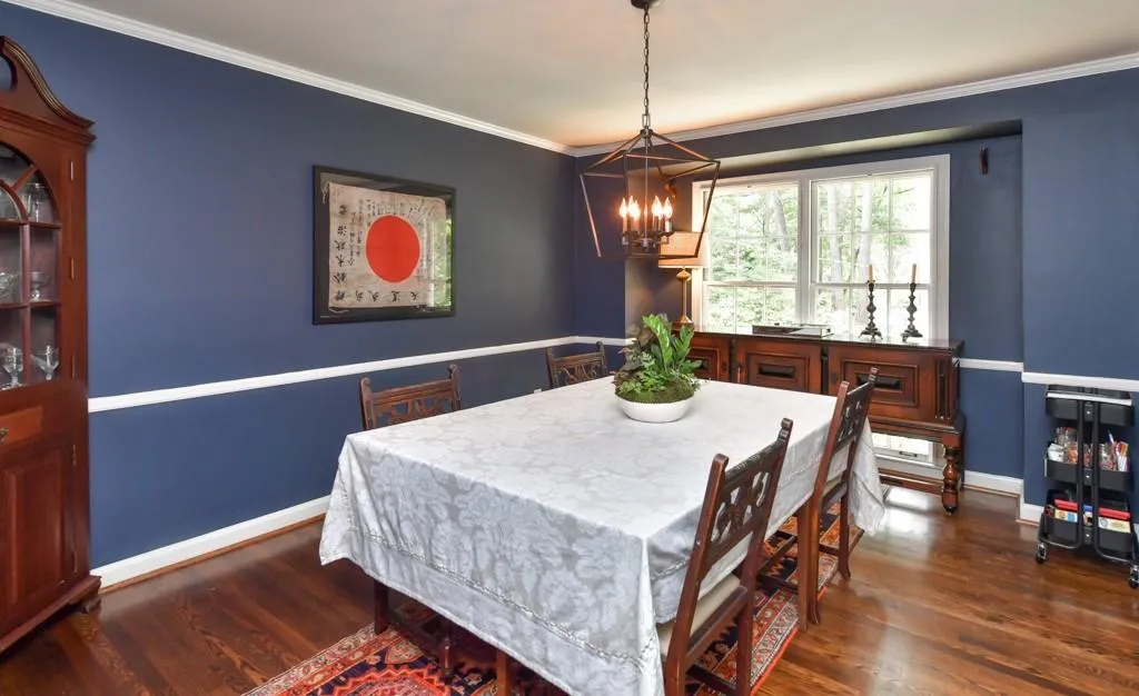 711 Starlight Drive, Atlanta, Georgia 30342, 4 Bedrooms Bedrooms, ,2 BathroomsBathrooms,Residential,Sold,711 Starlight Drive,6593855