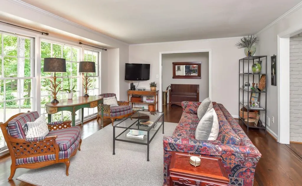 711 Starlight Drive, Atlanta, Georgia 30342, 4 Bedrooms Bedrooms, ,2 BathroomsBathrooms,Residential,Sold,711 Starlight Drive,6593855
