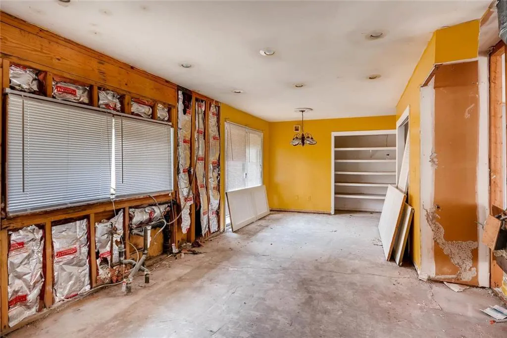 825 Spalding Drive, Sandy Springs, Georgia 30328, 4 Bedrooms Bedrooms, ,3 BathroomsBathrooms,Residential,Sold,825 Spalding Drive,5939526