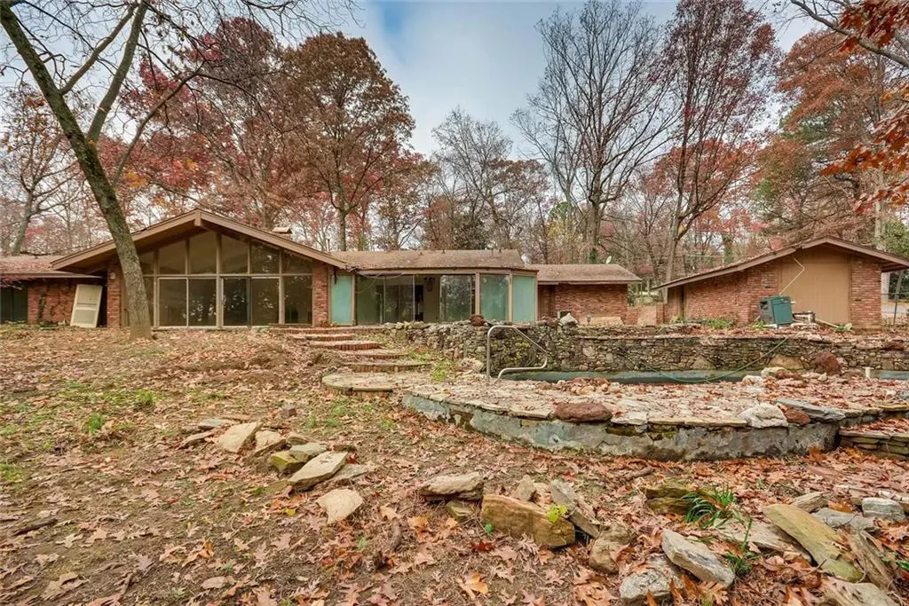 825 Spalding Drive, Sandy Springs, Georgia 30328, 4 Bedrooms Bedrooms, ,3 BathroomsBathrooms,Residential,Sold,825 Spalding Drive,5939526