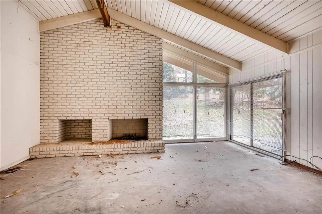 825 Spalding Drive, Sandy Springs, Georgia 30328, 4 Bedrooms Bedrooms, ,3 BathroomsBathrooms,Residential,Sold,825 Spalding Drive,5939526