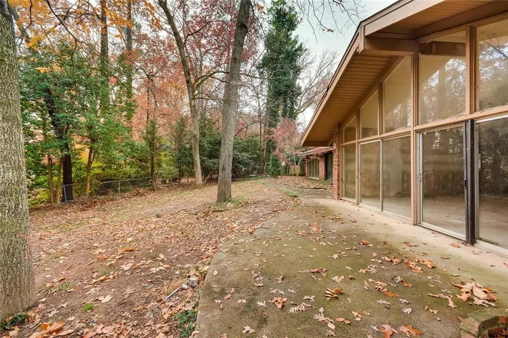 825 Spalding Drive, Sandy Springs, Georgia 30328, 4 Bedrooms Bedrooms, ,3 BathroomsBathrooms,Residential,Sold,825 Spalding Drive,5939526