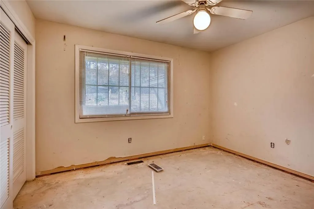 825 Spalding Drive, Sandy Springs, Georgia 30328, 4 Bedrooms Bedrooms, ,3 BathroomsBathrooms,Residential,Sold,825 Spalding Drive,5939526