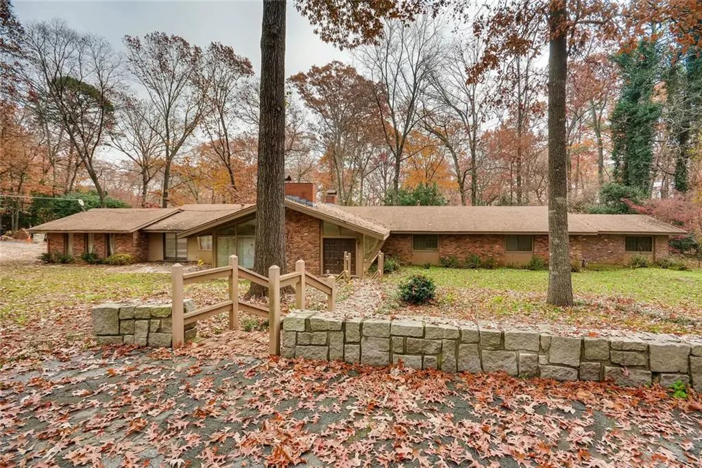 825 Spalding Drive, Sandy Springs, Georgia 30328, 4 Bedrooms Bedrooms, ,3 BathroomsBathrooms,Residential,Sold,825 Spalding Drive,5939526