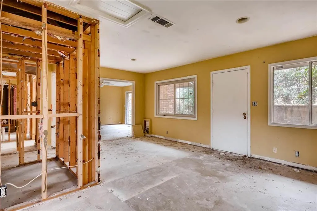 825 Spalding Drive, Sandy Springs, Georgia 30328, 4 Bedrooms Bedrooms, ,3 BathroomsBathrooms,Residential,Sold,825 Spalding Drive,5939526