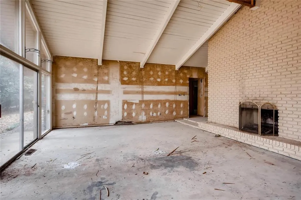 825 Spalding Drive, Sandy Springs, Georgia 30328, 4 Bedrooms Bedrooms, ,3 BathroomsBathrooms,Residential,Sold,825 Spalding Drive,5939526