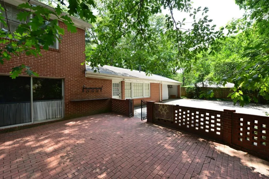 5200 High Point Road, Sandy Springs, Georgia 30342, 5 Bedrooms Bedrooms, ,3 BathroomsBathrooms,Residential,Sold,5200 High Point Road,5730619