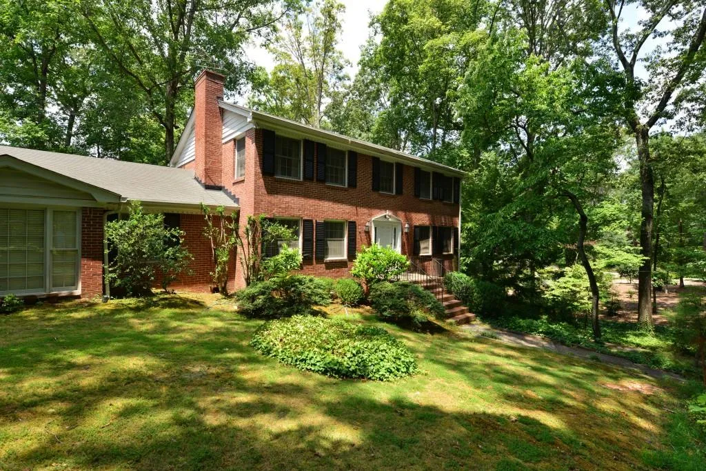 5200 High Point Road, Sandy Springs, Georgia 30342, 5 Bedrooms Bedrooms, ,3 BathroomsBathrooms,Residential,Sold,5200 High Point Road,5730619