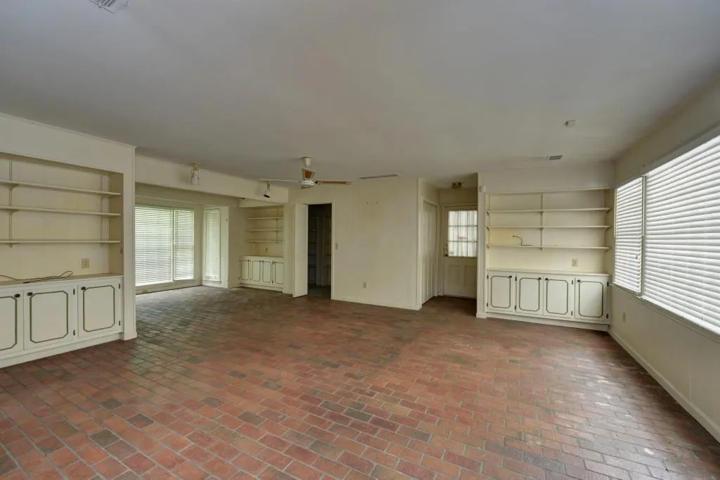 5200 High Point Road, Sandy Springs, Georgia 30342, 5 Bedrooms Bedrooms, ,3 BathroomsBathrooms,Residential,Sold,5200 High Point Road,5730619