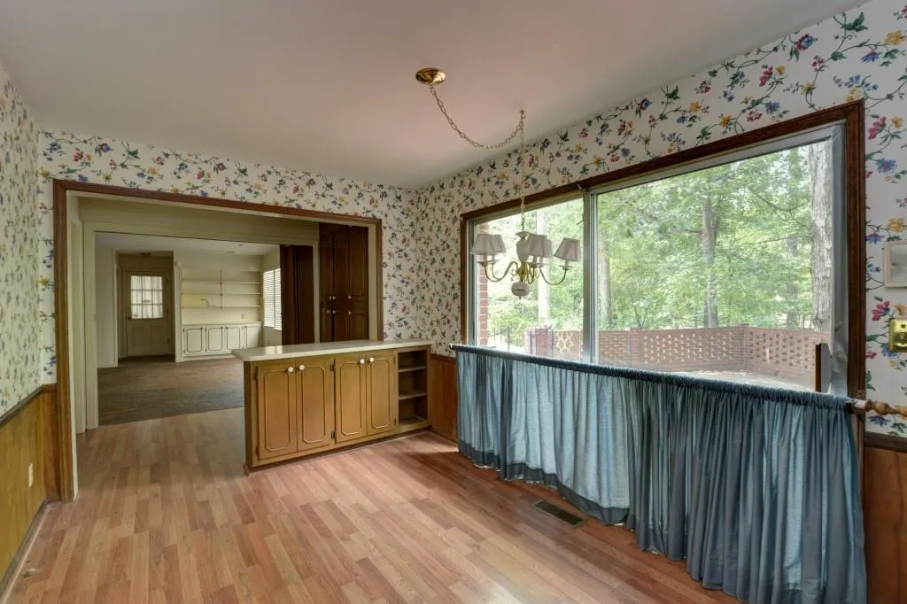 5200 High Point Road, Sandy Springs, Georgia 30342, 5 Bedrooms Bedrooms, ,3 BathroomsBathrooms,Residential,Sold,5200 High Point Road,5730619