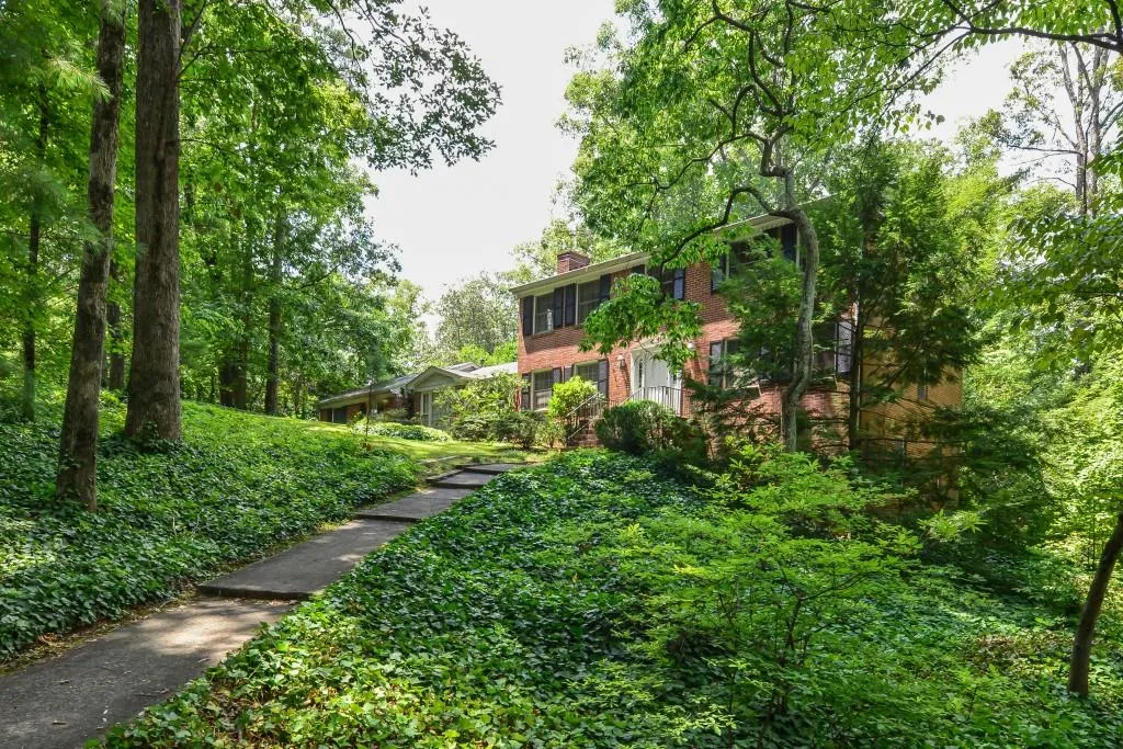 5200 High Point Road, Sandy Springs, Georgia 30342, 5 Bedrooms Bedrooms, ,3 BathroomsBathrooms,Residential,Sold,5200 High Point Road,5730619