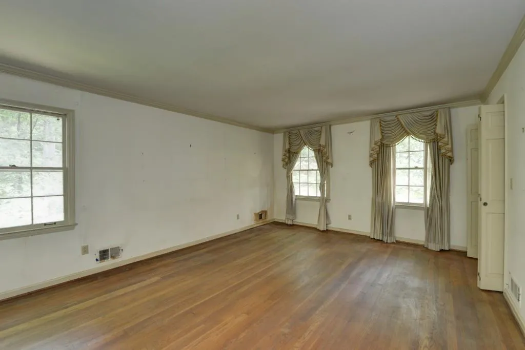 5200 High Point Road, Sandy Springs, Georgia 30342, 5 Bedrooms Bedrooms, ,3 BathroomsBathrooms,Residential,Sold,5200 High Point Road,5730619