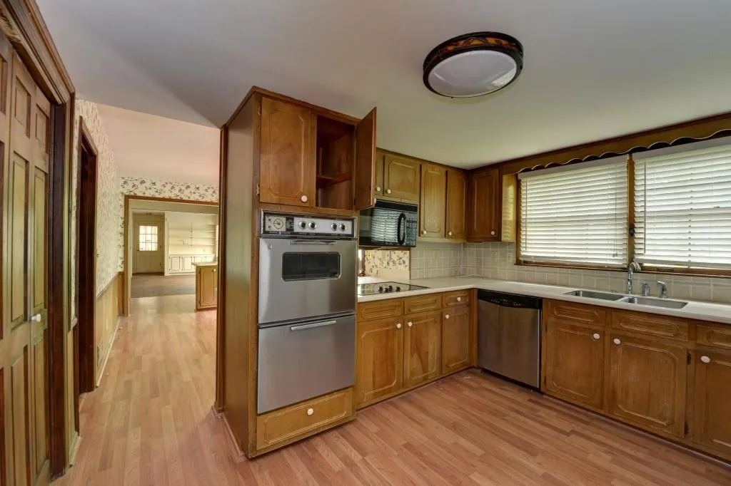 5200 High Point Road, Sandy Springs, Georgia 30342, 5 Bedrooms Bedrooms, ,3 BathroomsBathrooms,Residential,Sold,5200 High Point Road,5730619