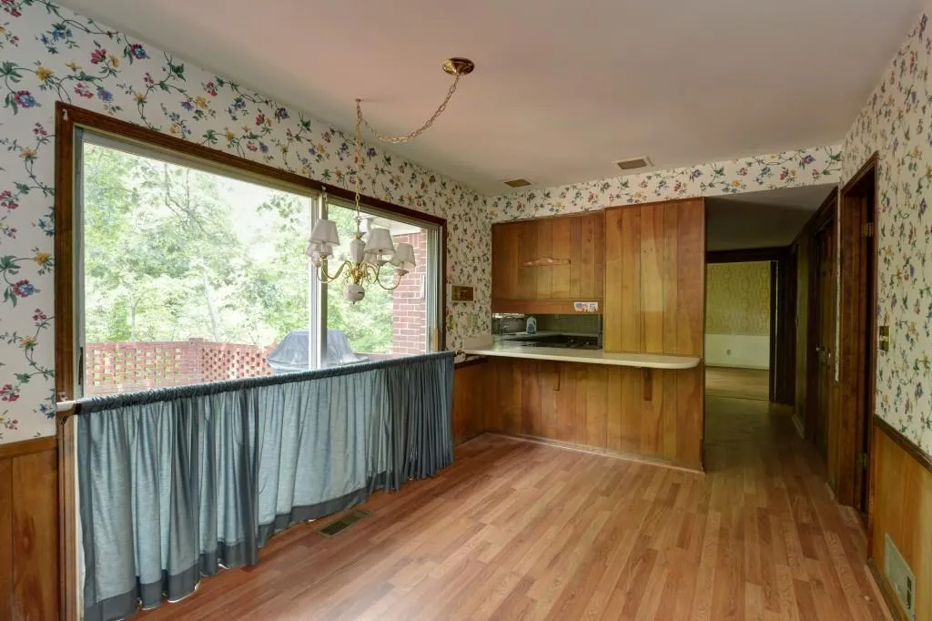 5200 High Point Road, Sandy Springs, Georgia 30342, 5 Bedrooms Bedrooms, ,3 BathroomsBathrooms,Residential,Sold,5200 High Point Road,5730619