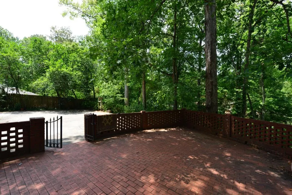 5200 High Point Road, Sandy Springs, Georgia 30342, 5 Bedrooms Bedrooms, ,3 BathroomsBathrooms,Residential,Sold,5200 High Point Road,5730619