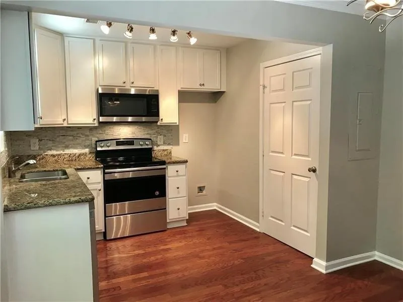 255 Winding River Drive Unit B, Sandy Springs, Georgia 30350, 2 Bedrooms Bedrooms, ,1 BathroomBathrooms,Residential,Sold,255 Winding River Drive Unit B,6055956