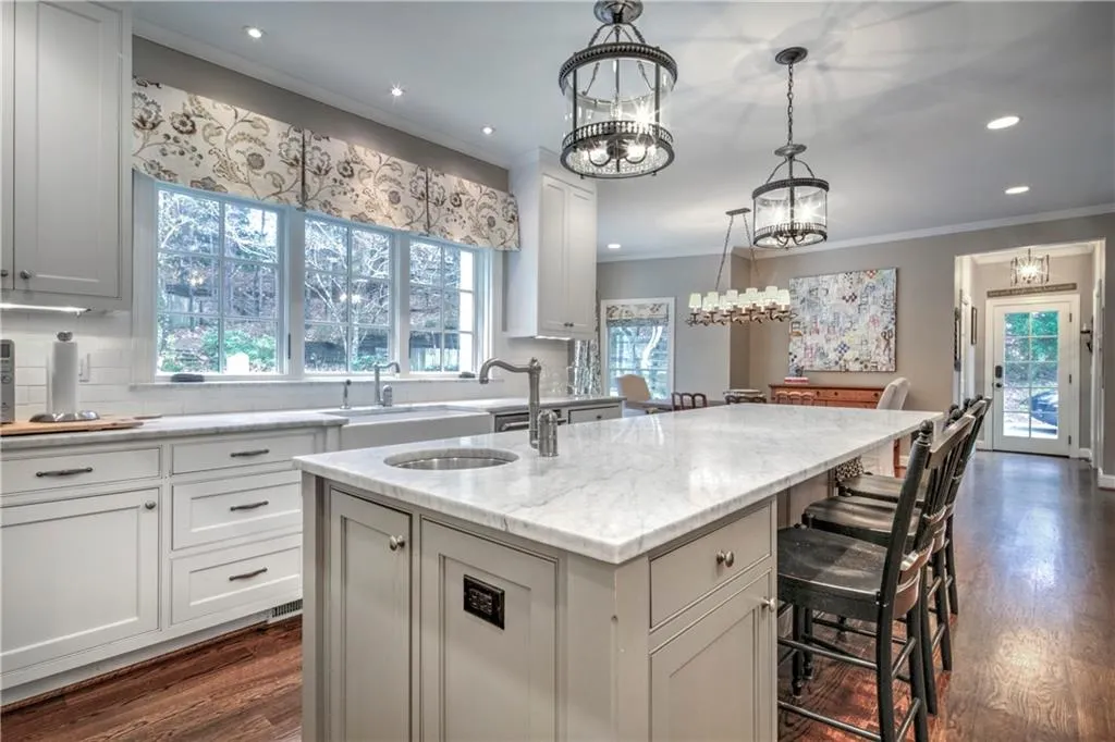 5335 N Powers Ferry Road, Atlanta, Georgia 30327, 5 Bedrooms Bedrooms, ,4 BathroomsBathrooms,Residential,Sold,5335 N Powers Ferry Road,6116512