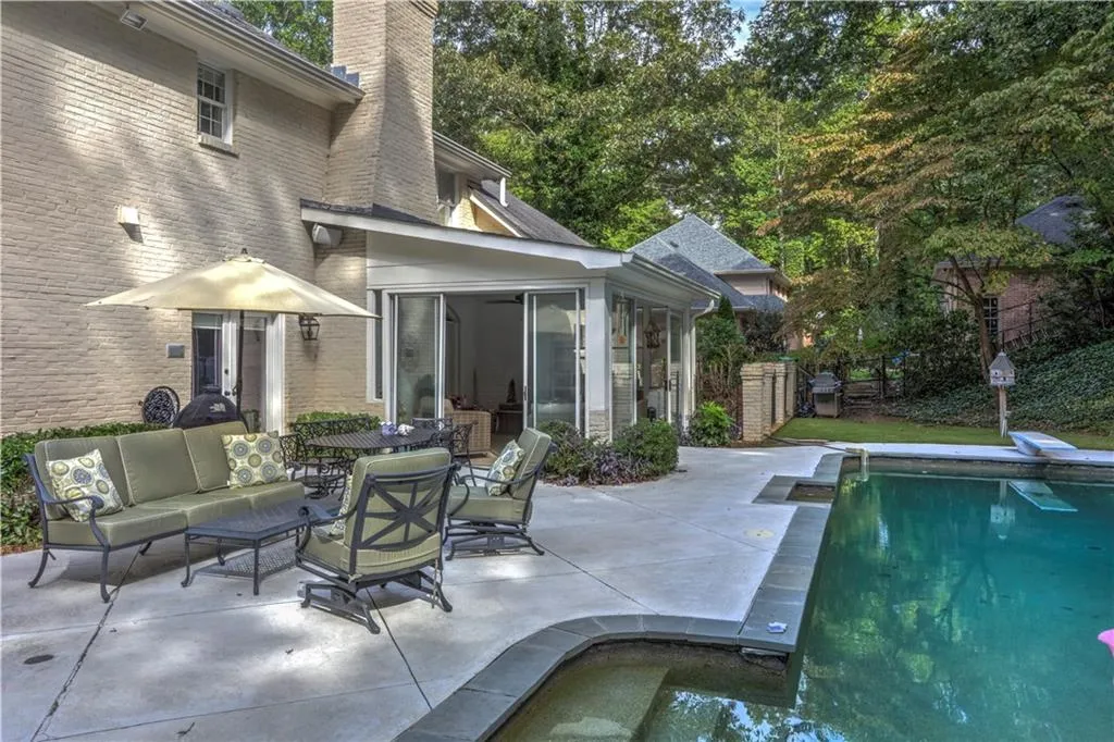 5335 N Powers Ferry Road, Atlanta, Georgia 30327, 5 Bedrooms Bedrooms, ,4 BathroomsBathrooms,Residential,Sold,5335 N Powers Ferry Road,6116512