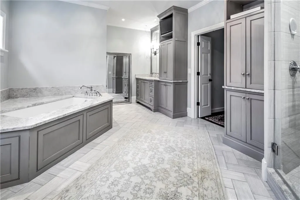 5335 N Powers Ferry Road, Atlanta, Georgia 30327, 5 Bedrooms Bedrooms, ,4 BathroomsBathrooms,Residential,Sold,5335 N Powers Ferry Road,6116512