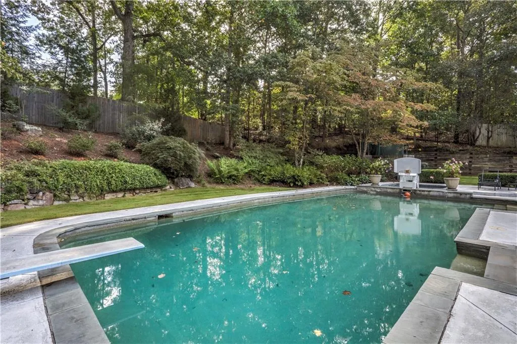 5335 N Powers Ferry Road, Atlanta, Georgia 30327, 5 Bedrooms Bedrooms, ,4 BathroomsBathrooms,Residential,Sold,5335 N Powers Ferry Road,6116512