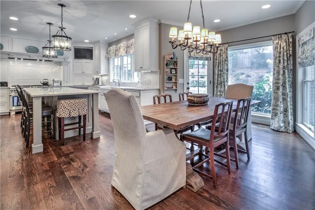 5335 N Powers Ferry Road, Atlanta, Georgia 30327, 5 Bedrooms Bedrooms, ,4 BathroomsBathrooms,Residential,Sold,5335 N Powers Ferry Road,6116512