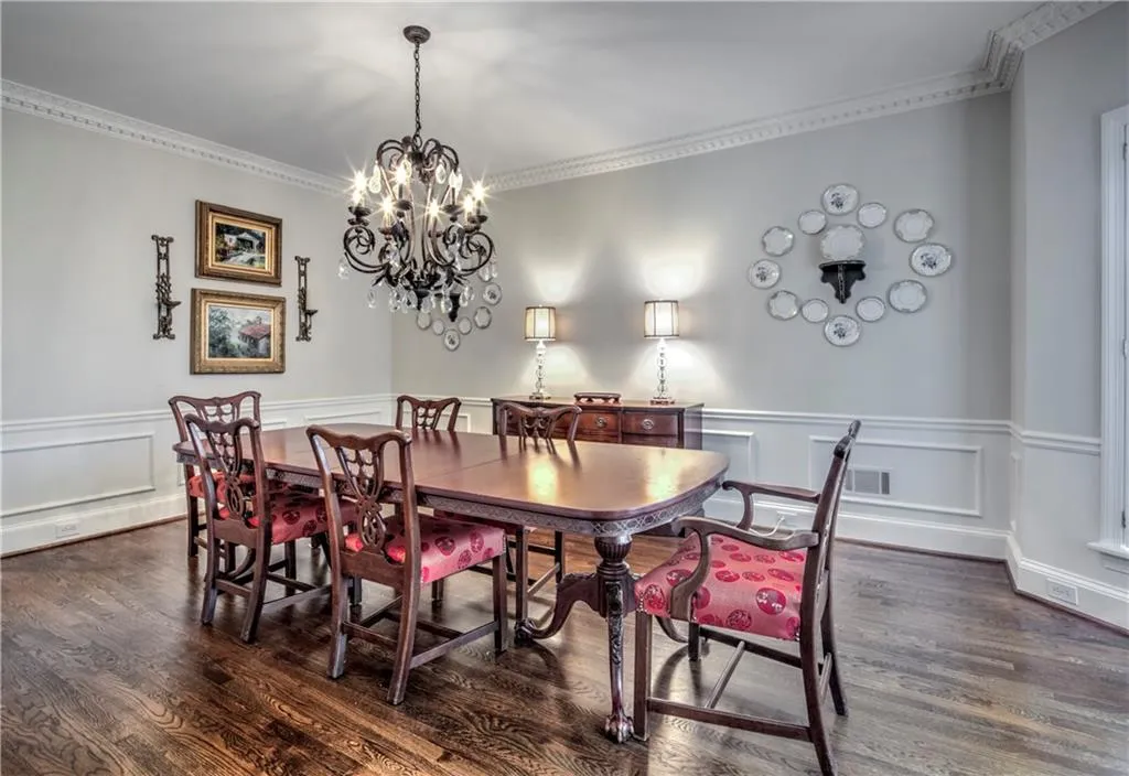 5335 N Powers Ferry Road, Atlanta, Georgia 30327, 5 Bedrooms Bedrooms, ,4 BathroomsBathrooms,Residential,Sold,5335 N Powers Ferry Road,6116512