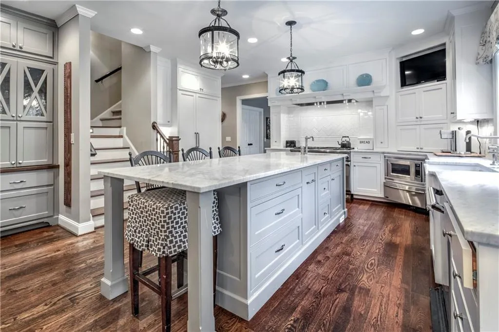 5335 N Powers Ferry Road, Atlanta, Georgia 30327, 5 Bedrooms Bedrooms, ,4 BathroomsBathrooms,Residential,Sold,5335 N Powers Ferry Road,6116512
