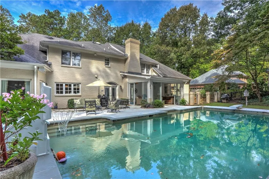 5335 N Powers Ferry Road, Atlanta, Georgia 30327, 5 Bedrooms Bedrooms, ,4 BathroomsBathrooms,Residential,Sold,5335 N Powers Ferry Road,6116512