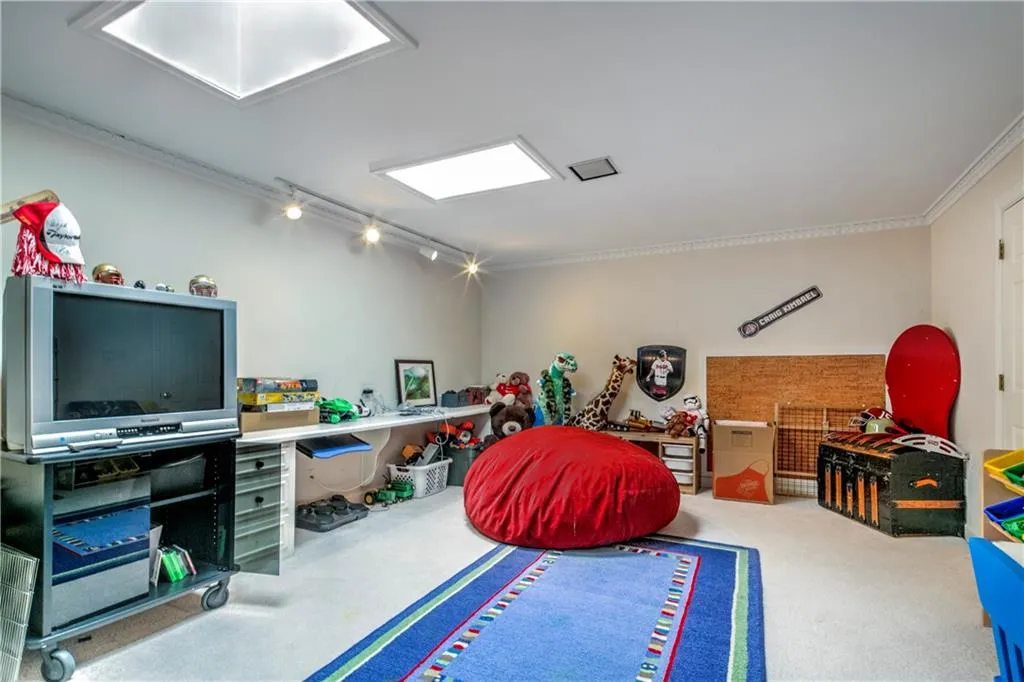 5335 N Powers Ferry Road, Atlanta, Georgia 30327, 5 Bedrooms Bedrooms, ,4 BathroomsBathrooms,Residential,Sold,5335 N Powers Ferry Road,6116512