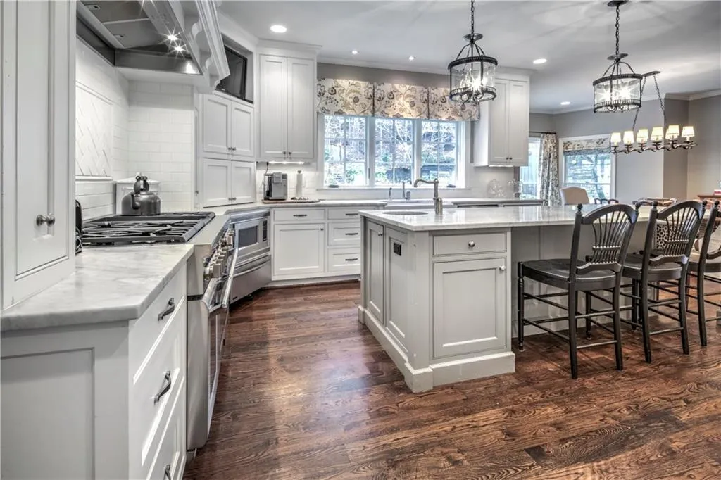 5335 N Powers Ferry Road, Atlanta, Georgia 30327, 5 Bedrooms Bedrooms, ,4 BathroomsBathrooms,Residential,Sold,5335 N Powers Ferry Road,6116512