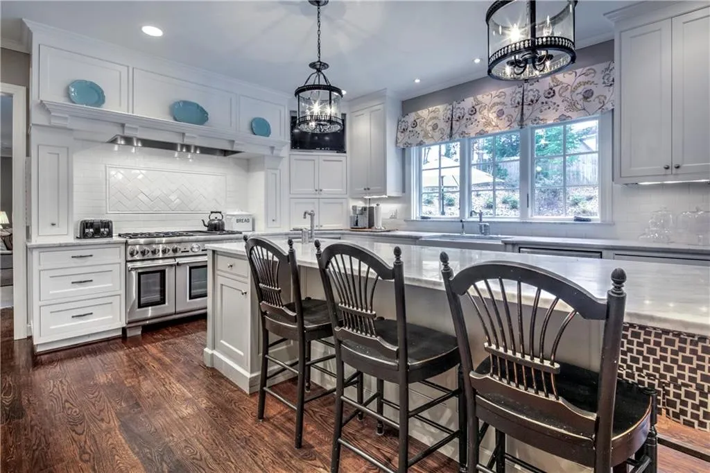5335 N Powers Ferry Road, Atlanta, Georgia 30327, 5 Bedrooms Bedrooms, ,4 BathroomsBathrooms,Residential,Sold,5335 N Powers Ferry Road,6116512
