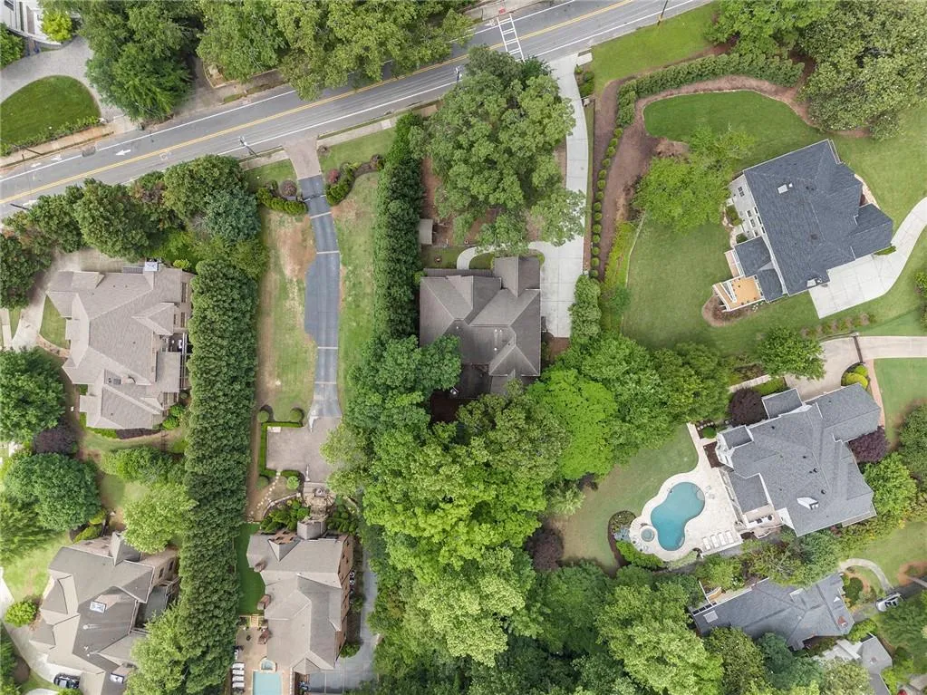 3809 Wieuca Road Ne, Atlanta, Georgia 30342, 8 Bedrooms Bedrooms, 0 ,6 BathroomsBathrooms,Residential,For Sale,3809 Wieuca Road Ne,7749078