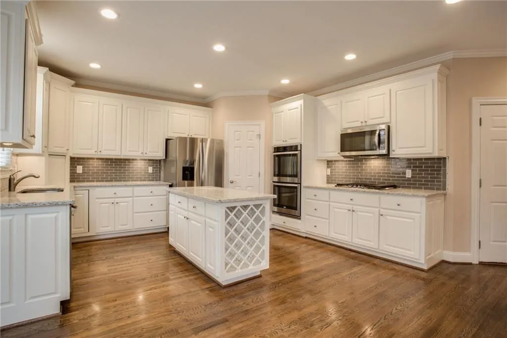 165 Fieldsborn Court, Sandy Springs, Georgia 30328, 5 Bedrooms Bedrooms, ,5 BathroomsBathrooms,Residential,Sold,165 Fieldsborn Court,5655490