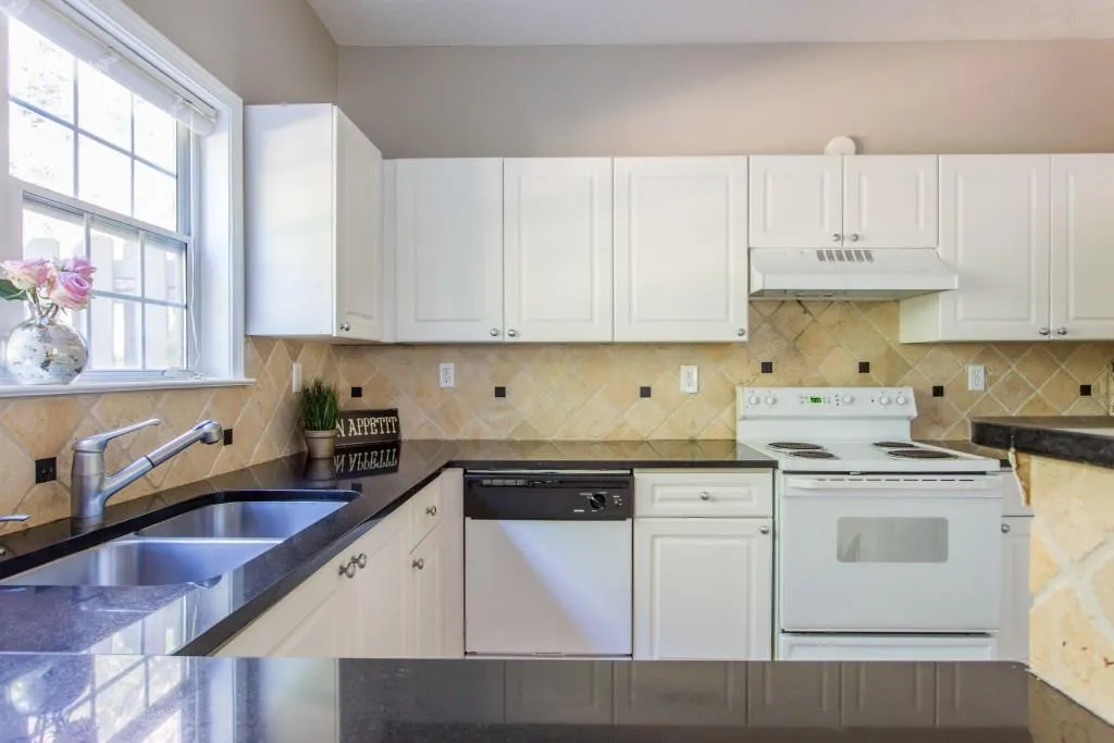 2680 Pine Tree Road Ne Unit 8, Atlanta, Georgia 30324, 3 Bedrooms Bedrooms, ,2 BathroomsBathrooms,Residential,Sold,2680 Pine Tree Road Ne Unit 8,5805206
