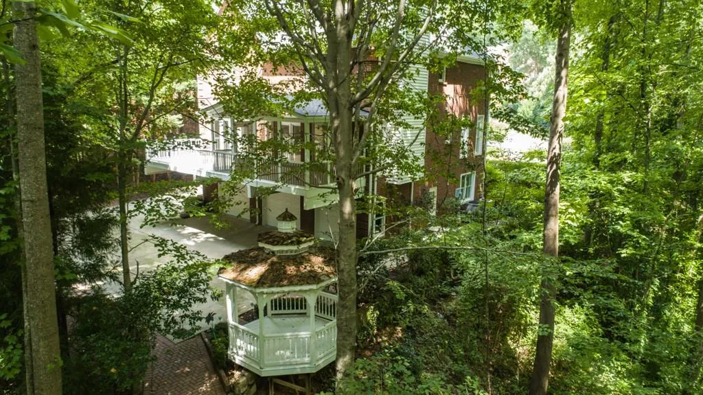 225 Sheridan Point Lane, Sandy Springs, Georgia 30342, 4 Bedrooms Bedrooms, ,3 BathroomsBathrooms,Residential,Sold,225 Sheridan Point Lane,6683590