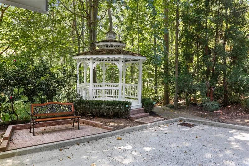 225 Sheridan Point Lane, Sandy Springs, Georgia 30342, 4 Bedrooms Bedrooms, ,3 BathroomsBathrooms,Residential,Sold,225 Sheridan Point Lane,6683590