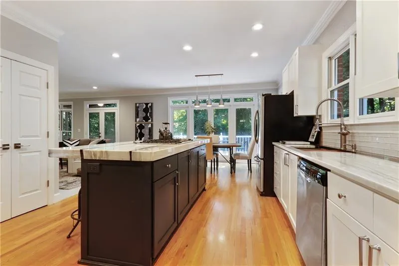 225 Sheridan Point Lane, Sandy Springs, Georgia 30342, 4 Bedrooms Bedrooms, ,3 BathroomsBathrooms,Residential,Sold,225 Sheridan Point Lane,6683590