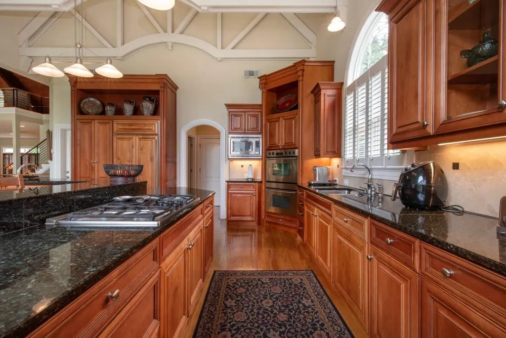 112 Strauss Lane, Sandy Springs, Georgia 30350, 6 Bedrooms Bedrooms, ,6 BathroomsBathrooms,Residential,Sold,112 Strauss Lane,6896241