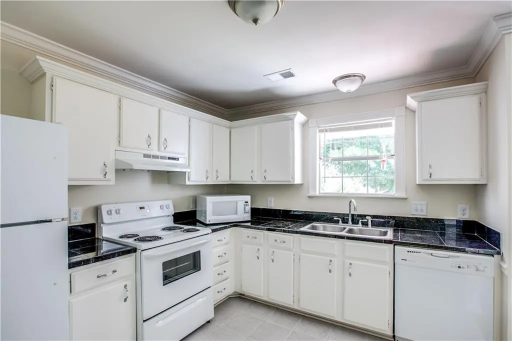 1705 Queen Anne Court, Sandy Springs, Georgia 30350, 2 Bedrooms Bedrooms, ,2 BathroomsBathrooms,Residential,Sold,1705 Queen Anne Court,5882741