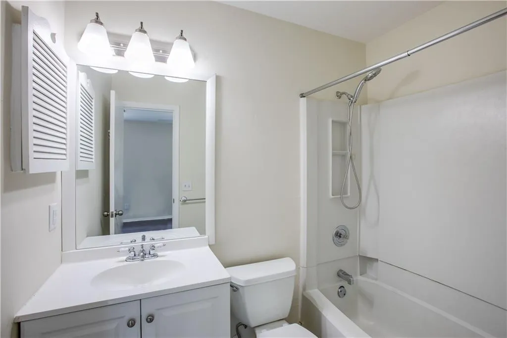 1705 Queen Anne Court, Sandy Springs, Georgia 30350, 2 Bedrooms Bedrooms, ,2 BathroomsBathrooms,Residential,Sold,1705 Queen Anne Court,5882741