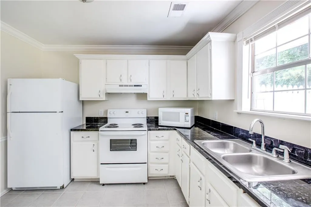 1705 Queen Anne Court, Sandy Springs, Georgia 30350, 2 Bedrooms Bedrooms, ,2 BathroomsBathrooms,Residential,Sold,1705 Queen Anne Court,5882741