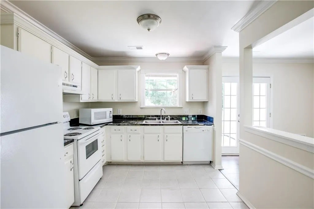 1705 Queen Anne Court, Sandy Springs, Georgia 30350, 2 Bedrooms Bedrooms, ,2 BathroomsBathrooms,Residential,Sold,1705 Queen Anne Court,5882741