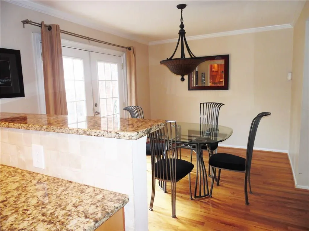 6520 Roswell Road Unit 4, Atlanta, Georgia 30328, 2 Bedrooms Bedrooms, ,1 BathroomBathrooms,Residential,Sold,6520 Roswell Road Unit 4,5628460