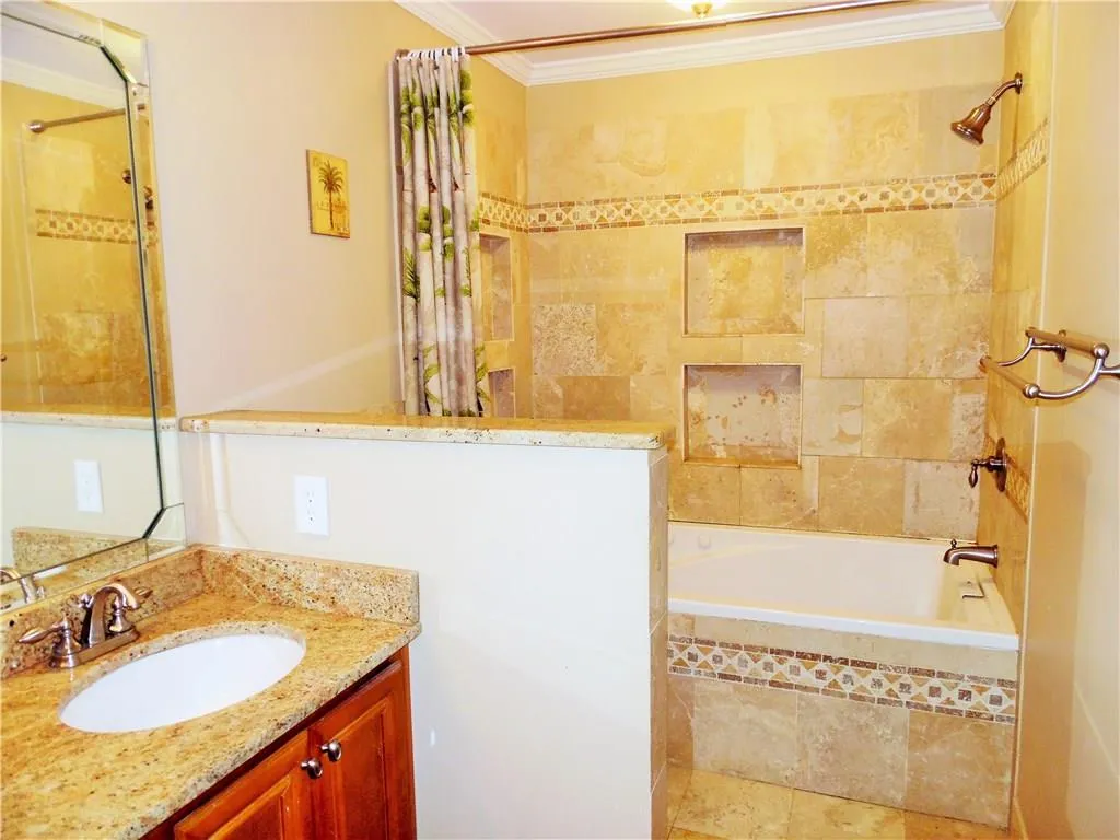 6520 Roswell Road Unit 4, Atlanta, Georgia 30328, 2 Bedrooms Bedrooms, ,1 BathroomBathrooms,Residential,Sold,6520 Roswell Road Unit 4,5628460